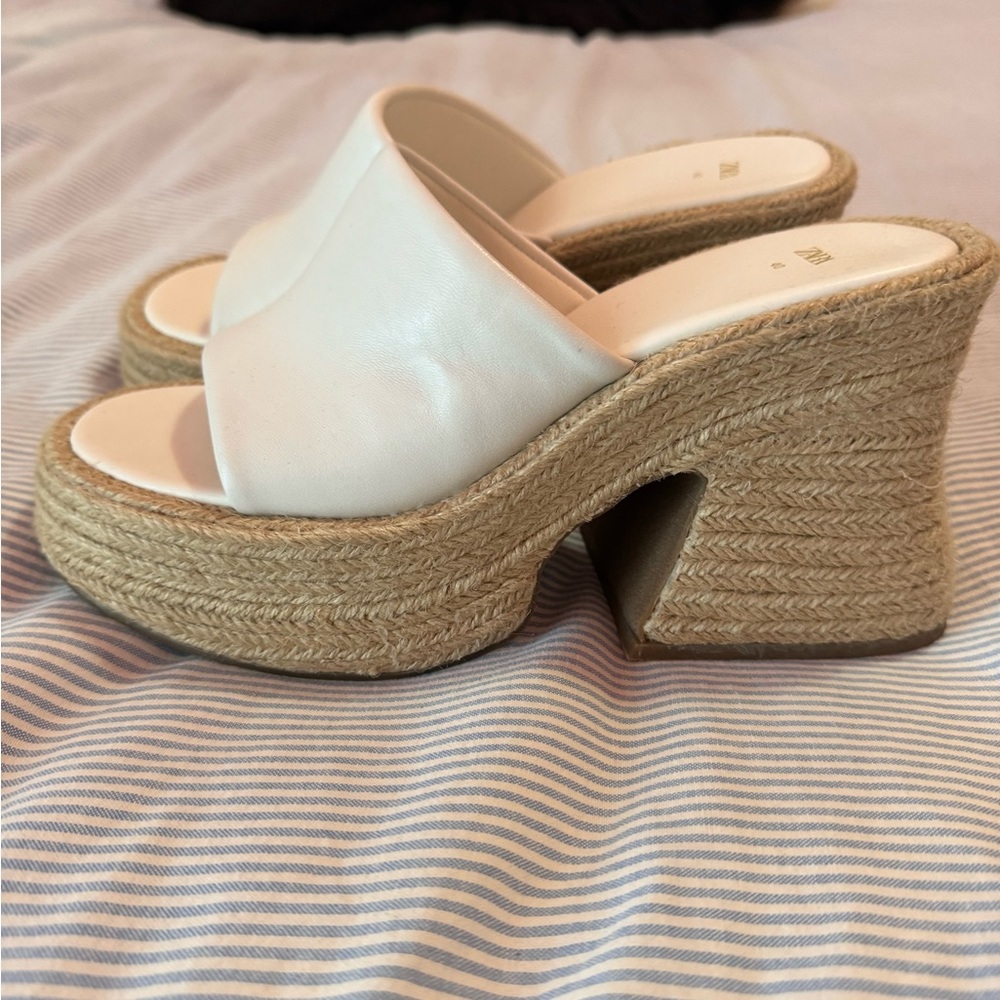 Zara- NWOT size 40- white, vegan leather and jute.